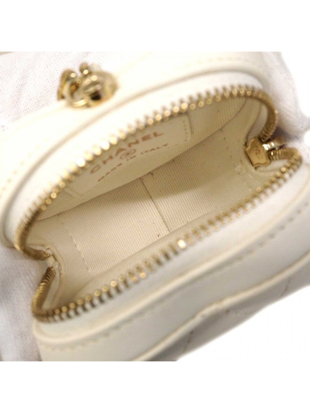 Chanel Pouch Quilted Lambskin White Chien Gold - Picture 4 of 10